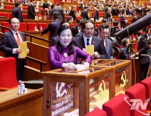 (Ảnh) Bỏ phiếu bầu Ban Chấp hành Trung ương Đảng khóa XIV