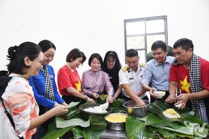 Thăm, chúc Tết cán bộ, chiến sĩ và nhân dân trên đảo Nam Du