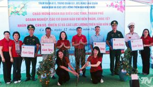 Mang Tết sớm ra đảo Hòn Chuối