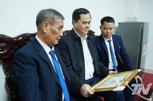 Những bí thư chi bộ 'thắp lửa' niềm tin
