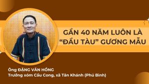 Những “ngọn đuốc" giữa bản làng