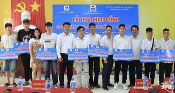Trao học bổng học nghề cho 15 học sinh, thanh niên
