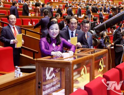 (Ảnh) Bỏ phiếu bầu Ban Chấp hành Trung ương Đảng khóa XIV