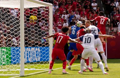 World Cup 2026: Canada hòa Bosnia-Herzegovina trong thế trận đôi công