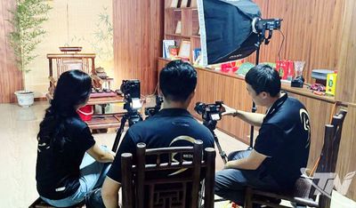 Giữ mình giữa dòng 'viral'