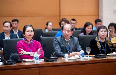 Chủ tịch Quốc hội Vương Đình Huệ gặp mặt đại biểu doanh nghiệp gia đình tiêu biểu cả nước