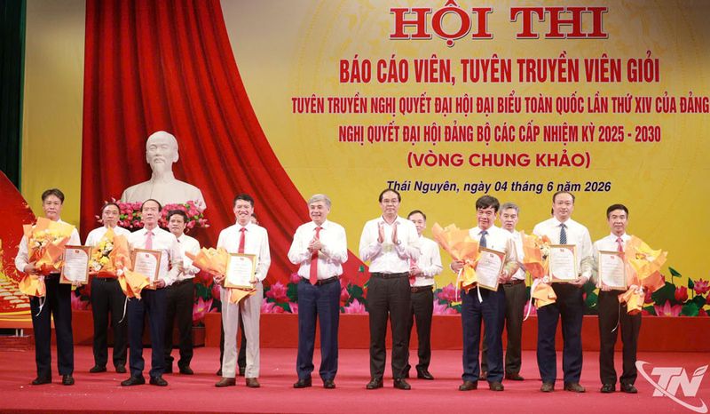 Chung khảo Hội thi Báo cáo viên, tuyên truyền viên giỏi tại Công ty CP Gang thép Thái Nguyên